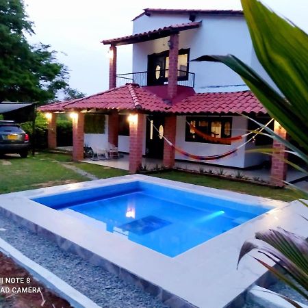 Casa Campo Emaus Caucasia Екстер'єр фото