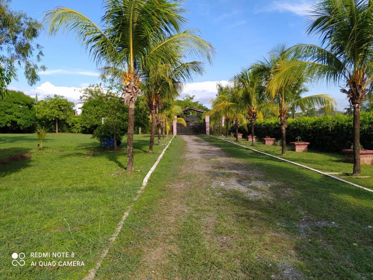 Casa Campo Emaus Caucasia Екстер'єр фото