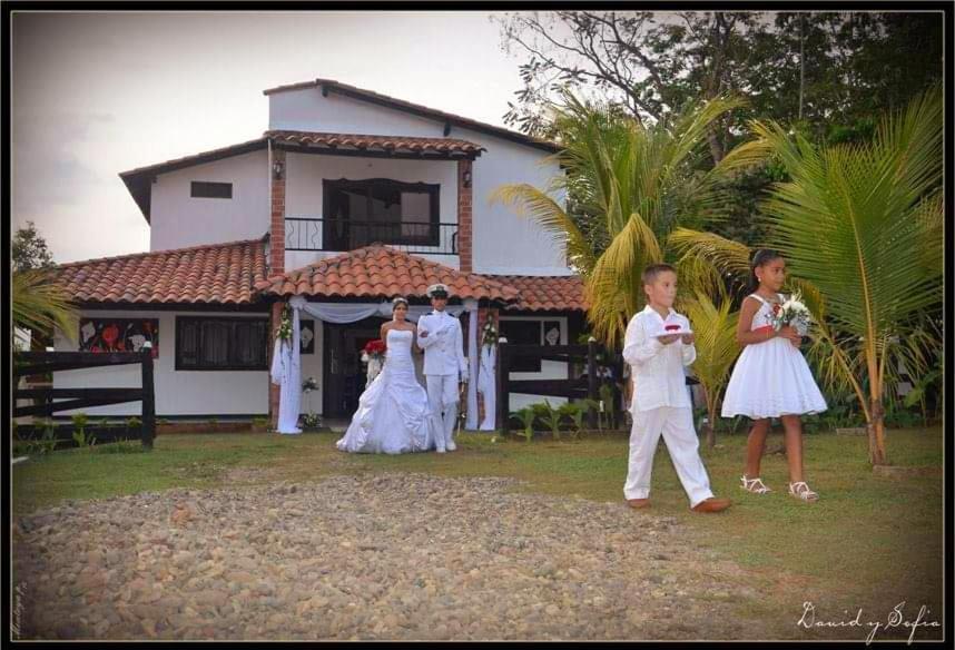 Casa Campo Emaus Caucasia Екстер'єр фото