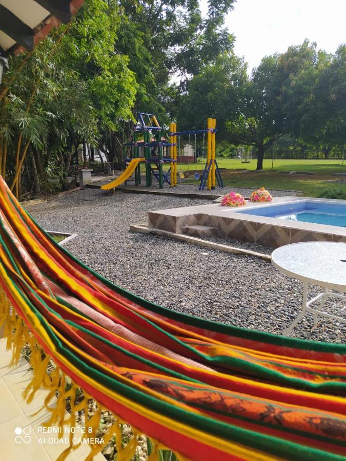 Casa Campo Emaus Caucasia Екстер'єр фото