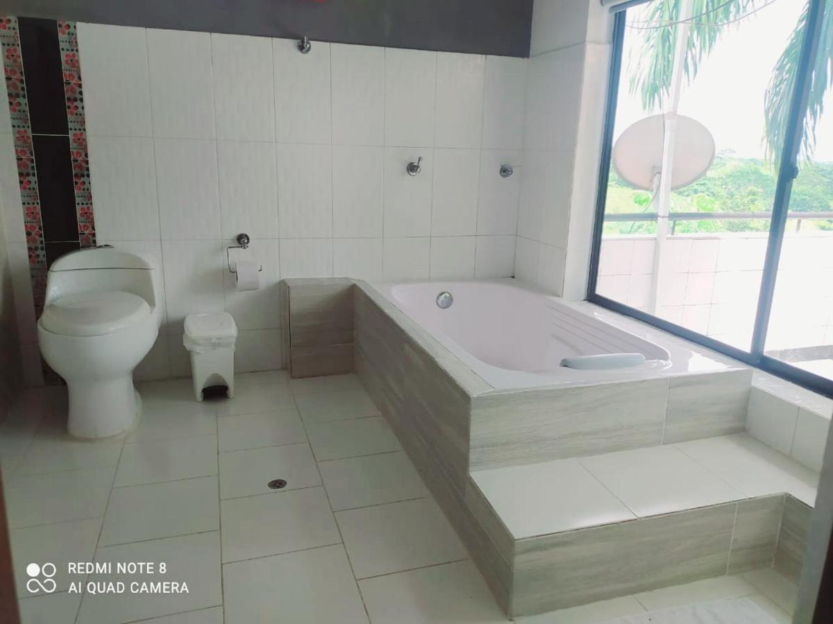 Casa Campo Emaus Caucasia Екстер'єр фото